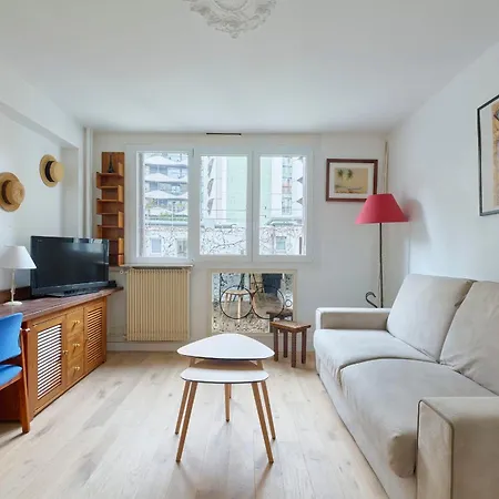 Quiet Metro Line 13 Pernety And Line 4 Alesia Montparnasse Nearby Párizs