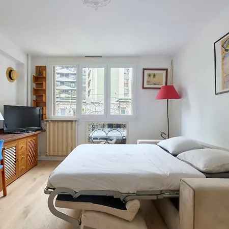 Quiet Metro Line 13 Pernety And Line 4 Alesia Montparnasse Nearby