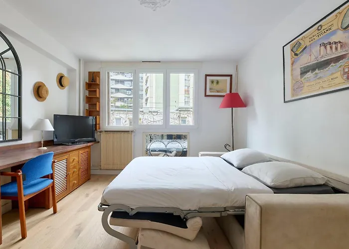 Quiet Metro Line 13 Pernety And Line 4 Alesia Montparnasse Nearby